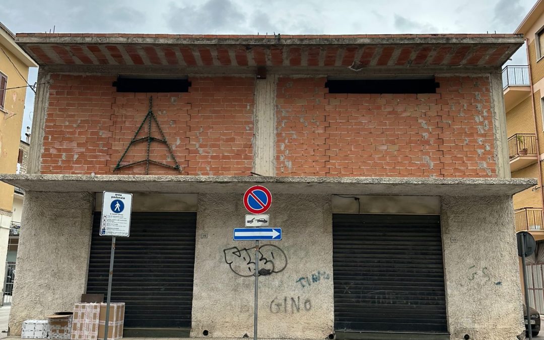 IN VENDITA IMMOBILE SU TRE LIVELLI