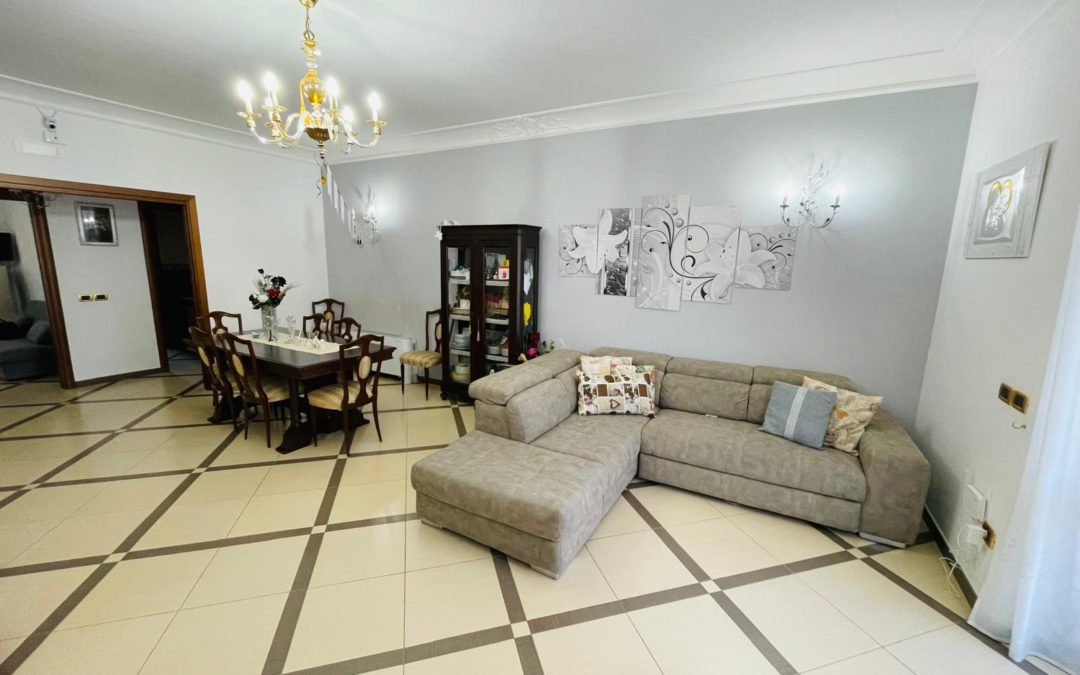 🏡 Eleganza, Spazio e Comfort: Ampio Appartamento Ristrutturato con Terrazzo da Sogno a Fond