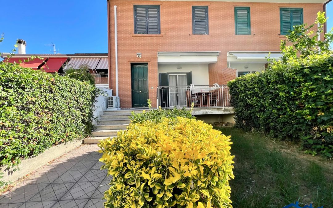 VILLETTA A SCHIERA – SPERLONGA
